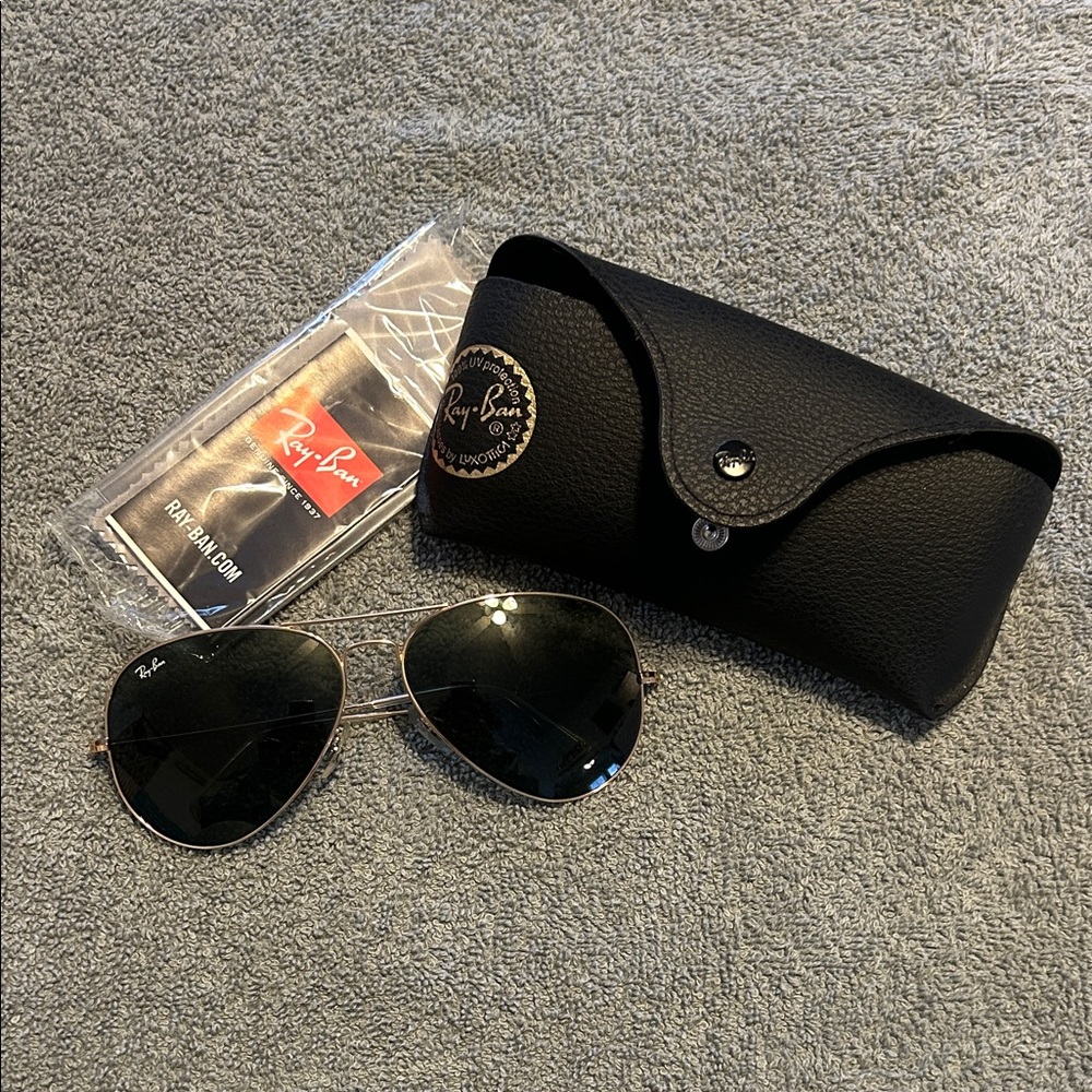 Ray-Ban Gold Frame Aviator Sunglasses